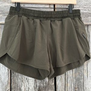 Lululemon Tracker shorts 4” olive green